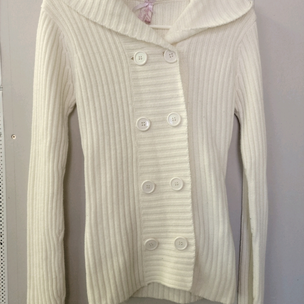 Light weight sweater with hood